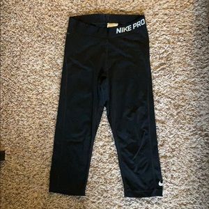 Nike pro crop leggings